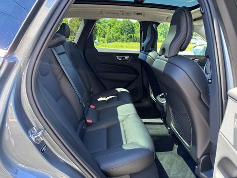 Used 2020 Volvo XC60 T6 Momentum AWD/4WD image 34