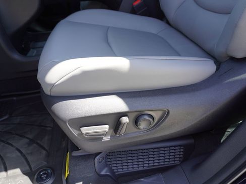 New 2026 Toyota Sienna XLE FWD image 15