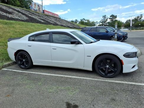 Used 2016 Dodge Charger R/T RWD image 2