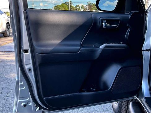 Used 2020 Toyota Tacoma TRD Sport w/ Technology Package image 26