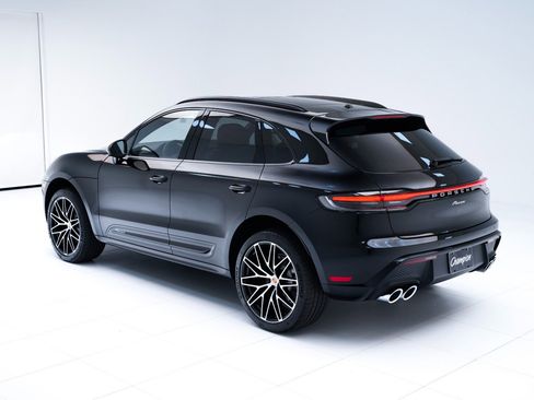Certified 2026 Porsche Macan AWD/4WD image 3