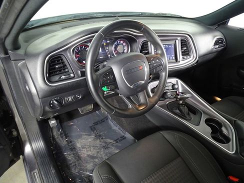 Used 2019 Dodge Challenger SXT image 17