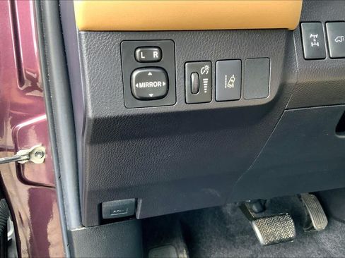 Used 2017 Toyota RAV4 XLE AWD/4WD image 37