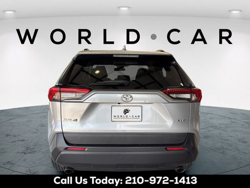Used 2021 Toyota RAV4 XLE FWD image 8