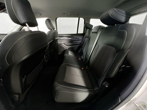 Used 2023 Jeep Grand Cherokee Laredo w/ Luxury Tech Group I image 23