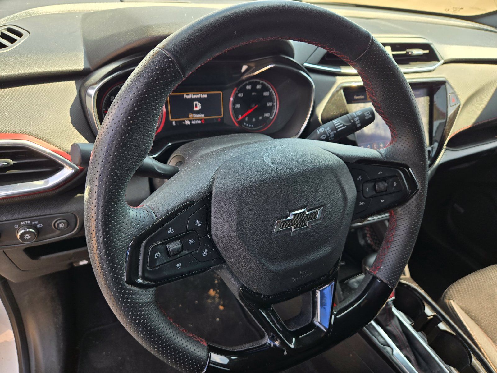 Used 2023 Chevrolet TrailBlazer RS w/ Sun and Liftgate Package FWD image 10