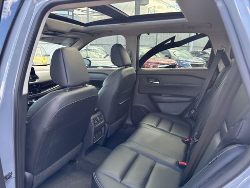 Used 2023 Nissan Rogue SL w/ SL Premium Package image 15