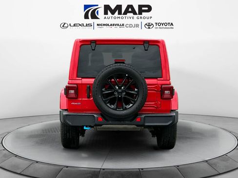 Used 2024 Jeep Wrangler Unlimited Sahara AWD/4WD image 4