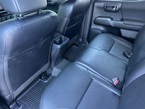 Used 2019 Toyota Tacoma TRD Off-Road w/ TRD Premium Off Road Package AWD/4WD image 12