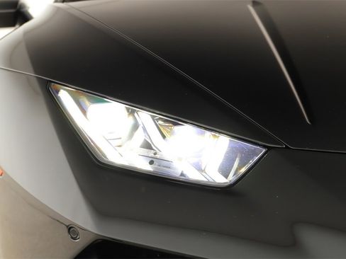 Used 2022 Lamborghini Huracan EVO image 28