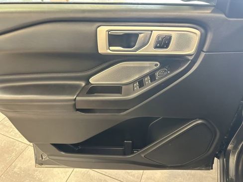 Used 2020 Ford Explorer Platinum w/ Premium Technology Package AWD/4WD image 19