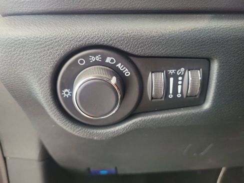 New 2026 Chrysler Voyager LX image 12