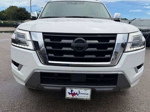 Used 2023 Nissan Armada Platinum w/ Captain's Chairs Package RWD image 2