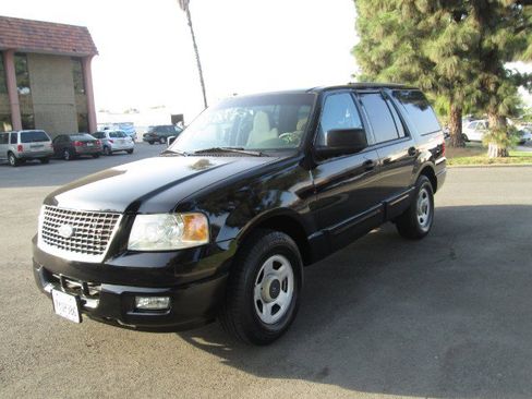 Used 2004 Ford Expedition XLT image 3