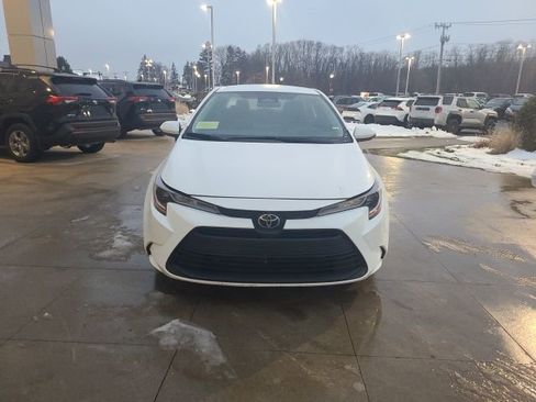 Used 2024 Toyota Corolla LE image 2