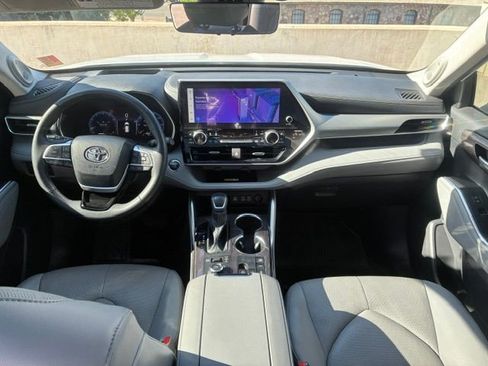 Used 2023 Toyota Highlander Platinum AWD/4WD image 15