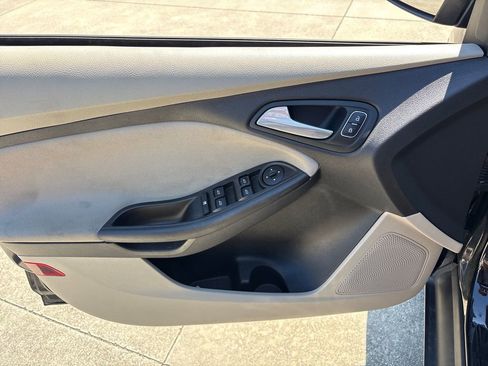 Used 2018 Ford Focus SE FWD image 16