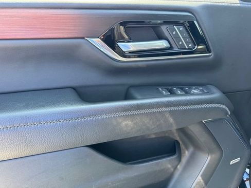 Used 2025 GMC Yukon XL Denali AWD/4WD image 16