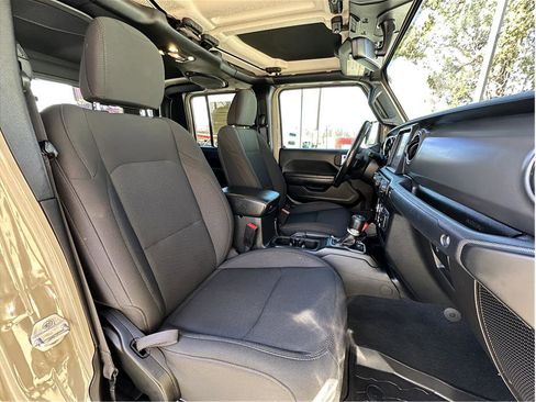 Used 2022 Jeep Gladiator Sport image 15