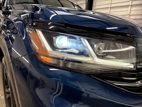 Used 2023 Volkswagen Atlas Cross Sport SEL R-Line AWD/4WD image 33