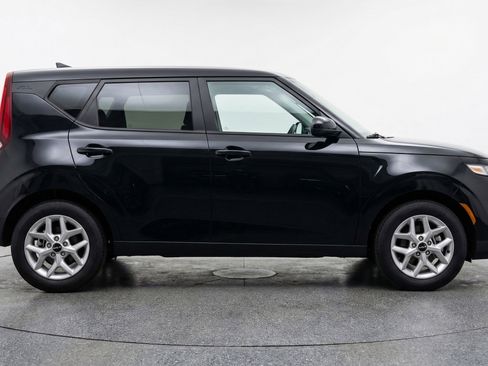 Used 2025 Kia Soul LX w/ LX Technology Package image 11