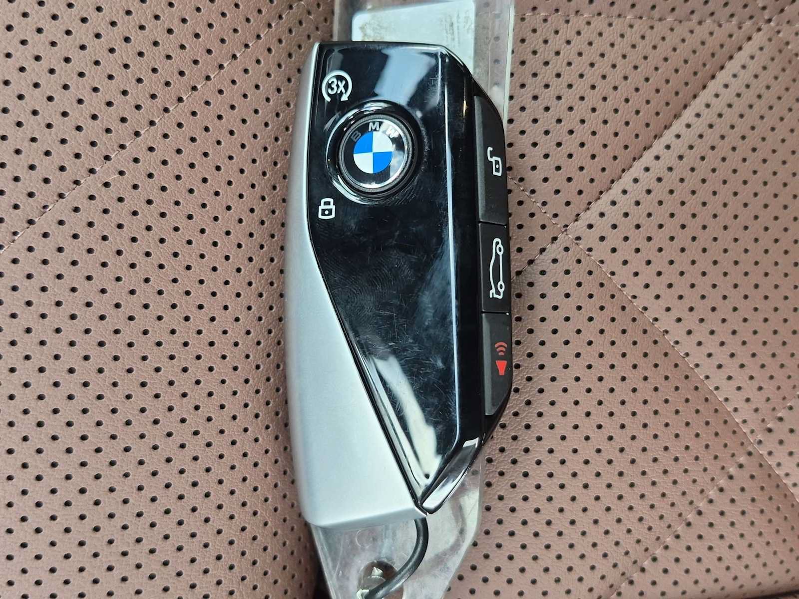 Used 2027 BMW X7 xDrive40i w/ M Sport Package AWD/4WD image 37