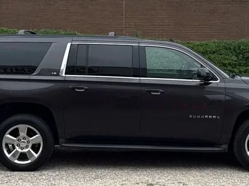 Used 2016 Chevrolet Suburban LS RWD image 5