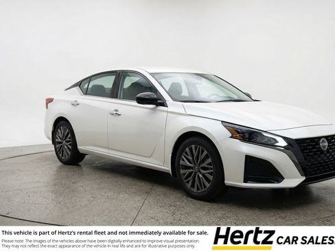 Used 2025 Nissan Altima 2.5 SV image 1