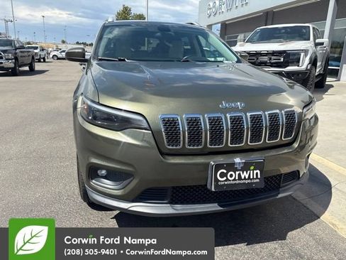 Used 2019 Jeep Cherokee Latitude w/ Cold Weather Group AWD/4WD image 3