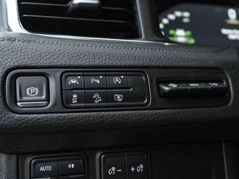 Used 2023 GMC Yukon Denali AWD/4WD image 36