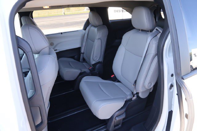 Used 2025 Toyota Sienna XLE w/ XLE Plus Package AWD/4WD image 12