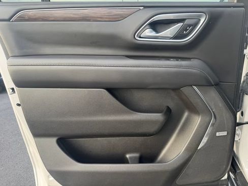 Used 2021 Chevrolet Suburban LT w/ Rear Media and Nav Package RWD image 29