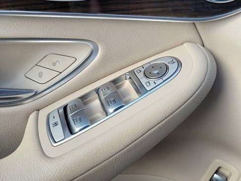 Used 2022 Mercedes-Benz GLC 300 image 29