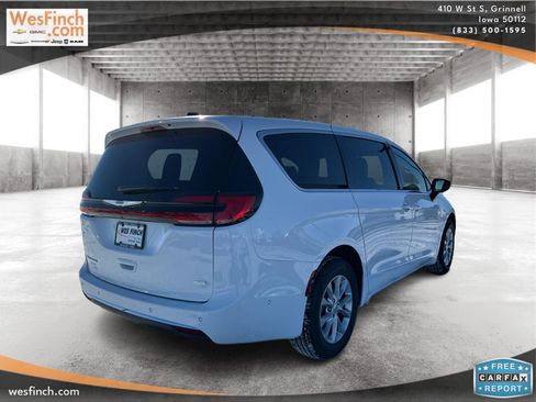 New 2025 Chrysler Pacifica Select image 5