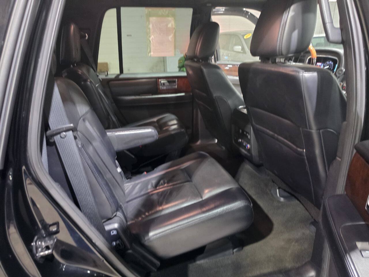 Used 2017 Lincoln Navigator Select AWD/4WD image 34