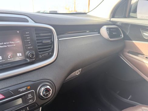 Used 2019 Kia Sorento SX FWD image 16