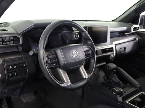 Used 2025 Toyota 4Runner SR5 AWD/4WD image 24
