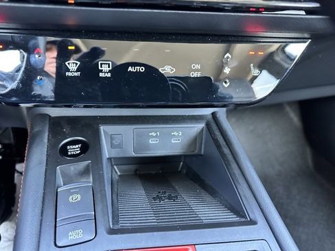 Used 2025 Nissan Kicks SR w/ SR Premium Package image 17