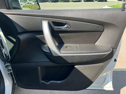 Used 2012 GMC Acadia SLE FWD image 11