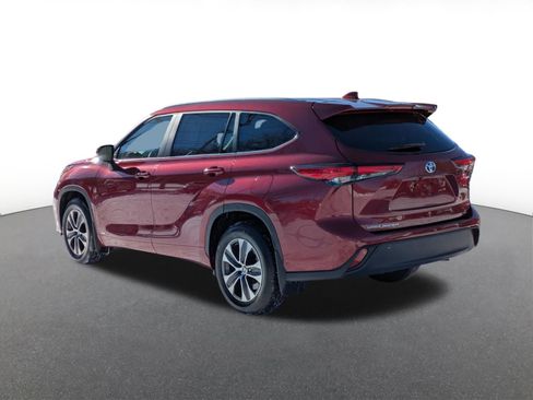 Certified 2023 Toyota Highlander XLE image 4