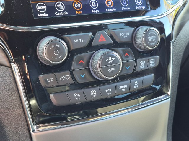 Used 2020 Jeep Grand Cherokee Altitude AWD/4WD image 11