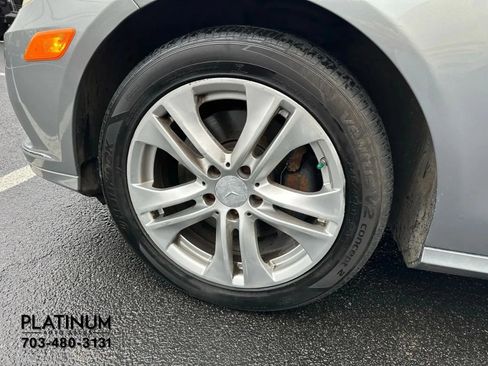 Used 2010 Mercedes-Benz E 350 4MATIC Sedan image 23