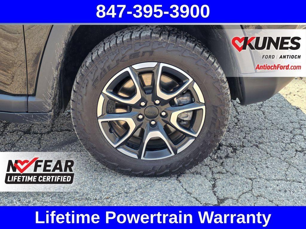 Used 2024 Jeep Compass Trailhawk AWD/4WD image 12