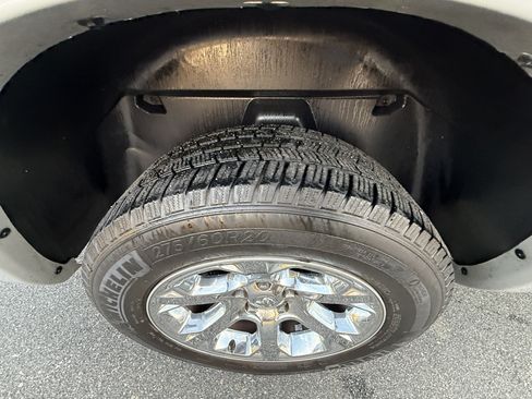 Used 2017 RAM 1500 Laramie w/ Convenience Group AWD/4WD image 39