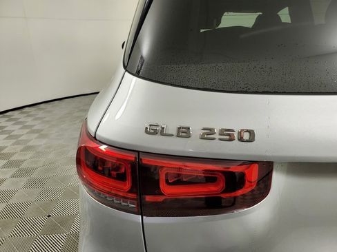 Used 2021 Mercedes-Benz GLB 250 4MATIC image 6