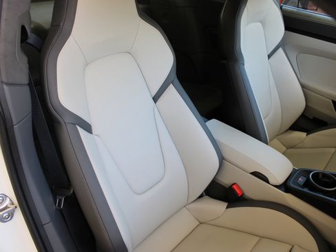 Certified 2025 Porsche 911 Carrera GTS RWD image 35