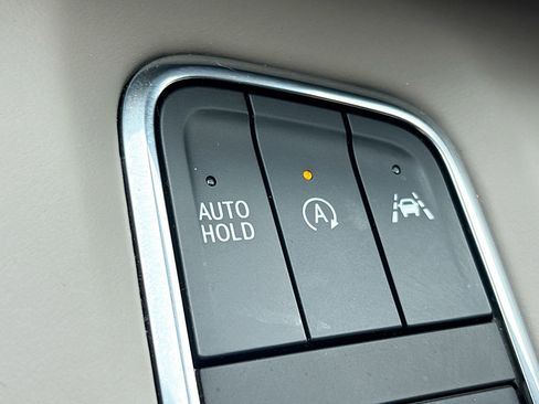 Used 2023 Cadillac Escalade ESV Sport Platinum w/ LPO, ONYX Package image 32