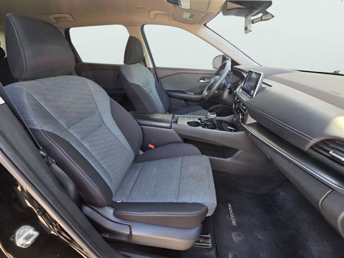 Certified 2023 Nissan Rogue SV FWD image 17