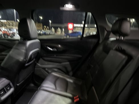 Used 2023 GMC Terrain SLT image 11