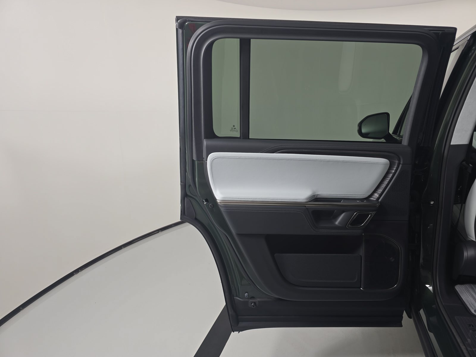 Used 2023 Rivian R1S Adventure Quad AWD/4WD image 17
